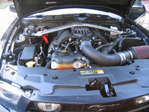Boss-302R-intake-manifold-CL-cold-air-intake-installed-on-a-Mustang-GT-5.0- 